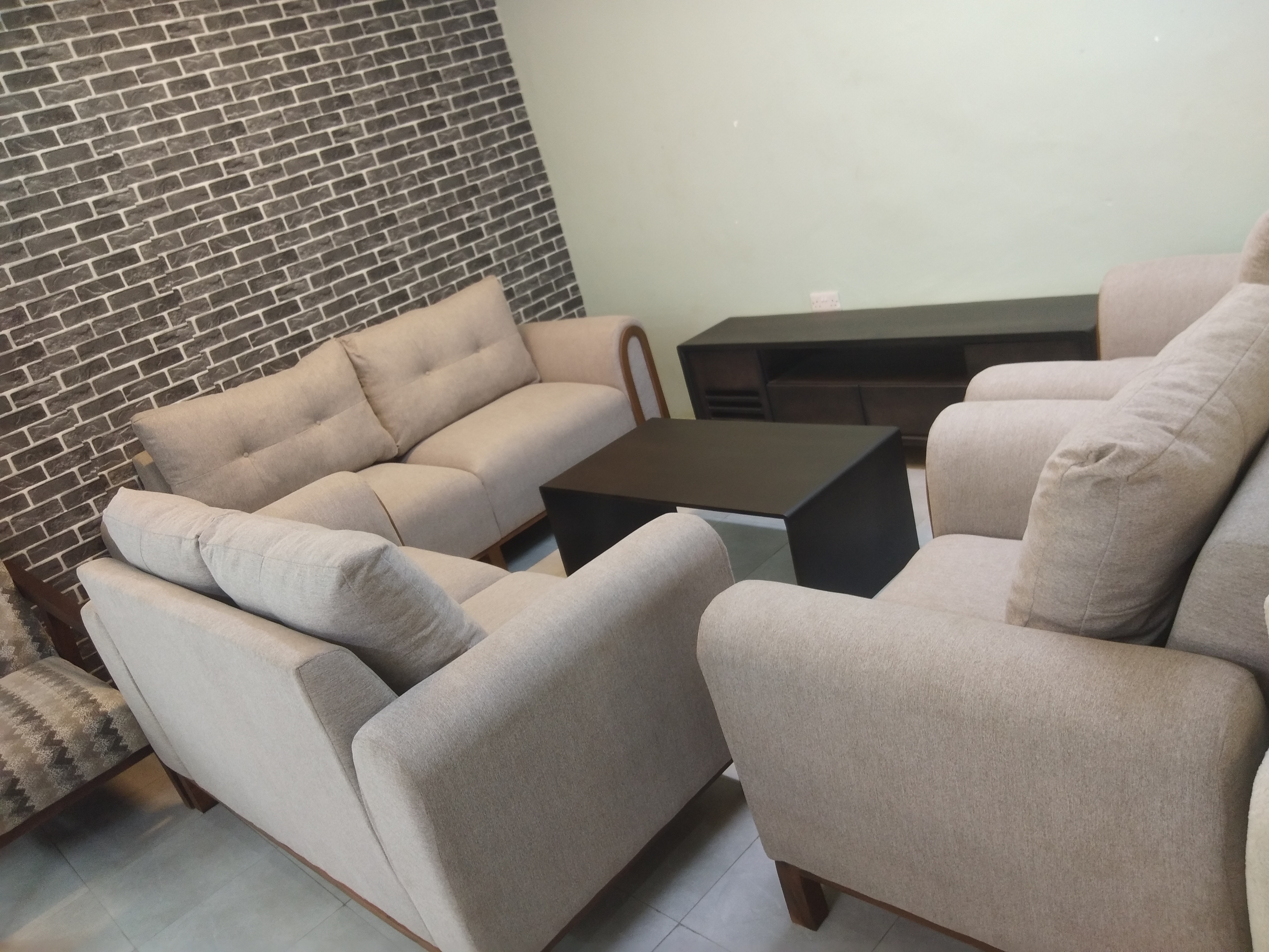 6 seat sofa with classic pillows